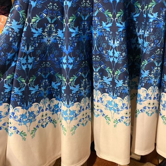 Gabby Style Dress Size 8 - Picture 3 of 3